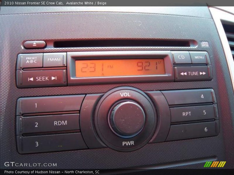 Avalanche White / Beige 2010 Nissan Frontier SE Crew Cab