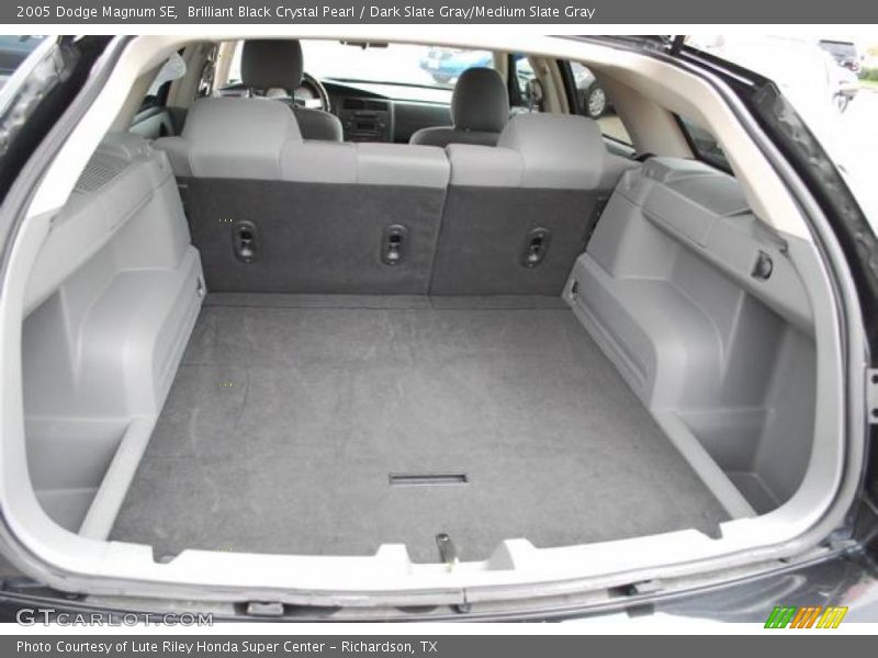 Brilliant Black Crystal Pearl / Dark Slate Gray/Medium Slate Gray 2005 Dodge Magnum SE