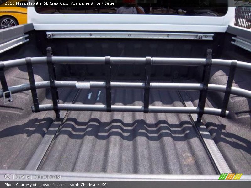 Avalanche White / Beige 2010 Nissan Frontier SE Crew Cab