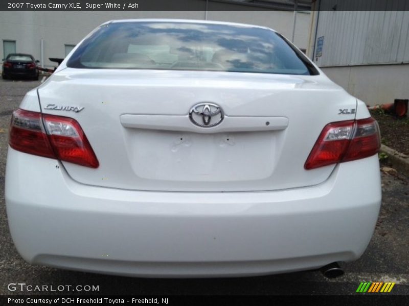 Super White / Ash 2007 Toyota Camry XLE