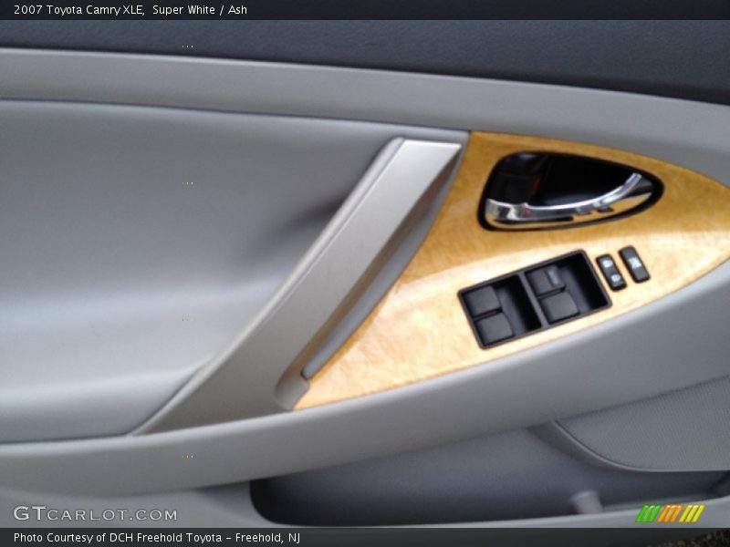 Super White / Ash 2007 Toyota Camry XLE