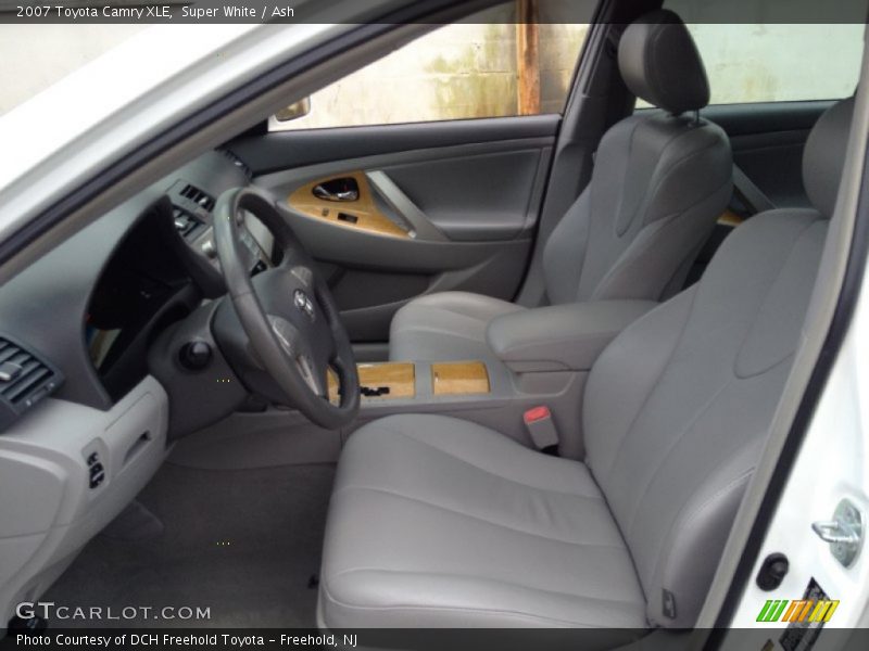 Super White / Ash 2007 Toyota Camry XLE