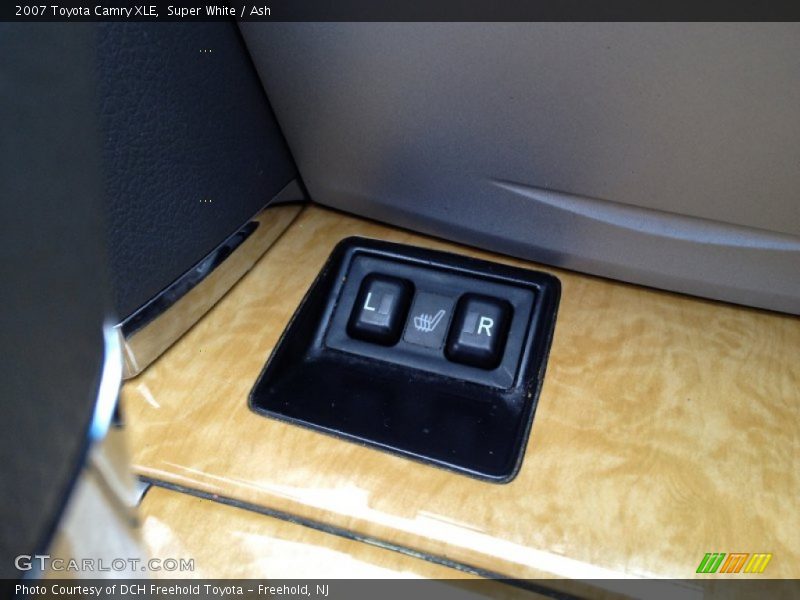 Super White / Ash 2007 Toyota Camry XLE