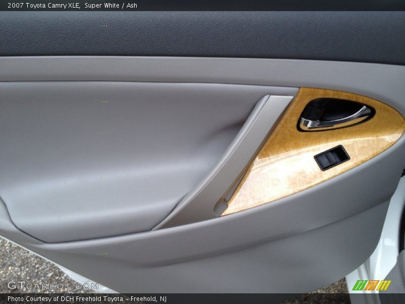Super White / Ash 2007 Toyota Camry XLE