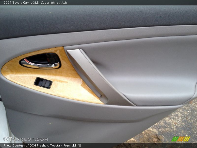 Super White / Ash 2007 Toyota Camry XLE