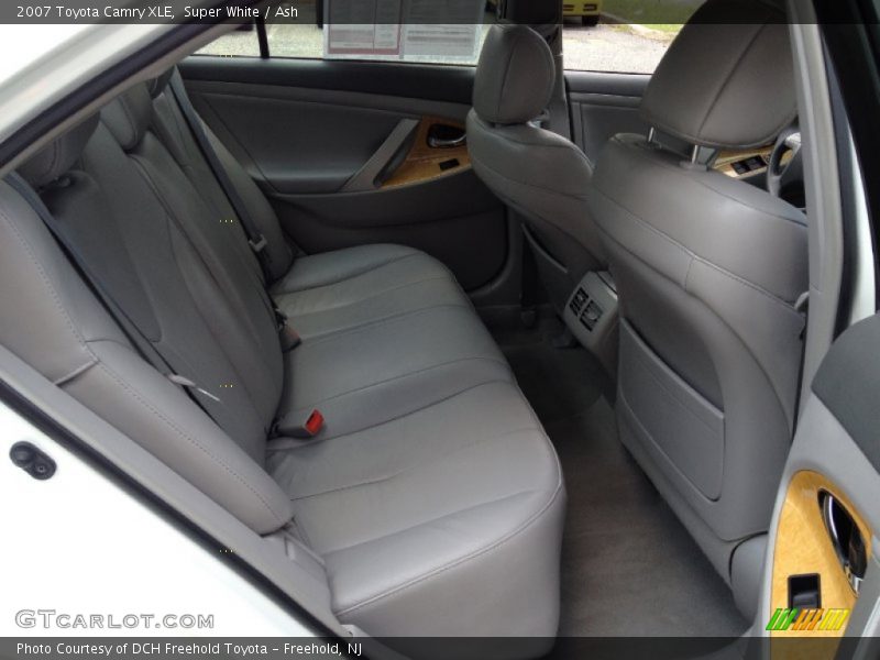 Super White / Ash 2007 Toyota Camry XLE