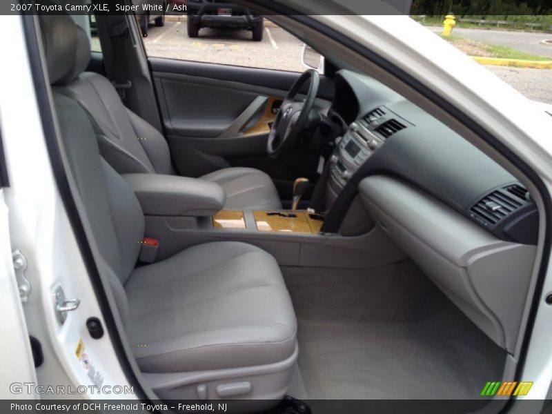 Super White / Ash 2007 Toyota Camry XLE