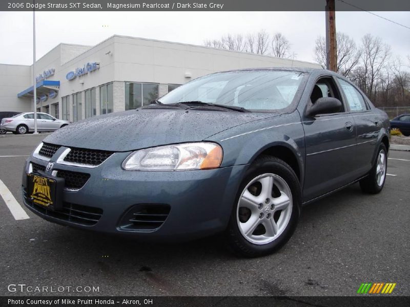 Magnesium Pearlcoat / Dark Slate Grey 2006 Dodge Stratus SXT Sedan