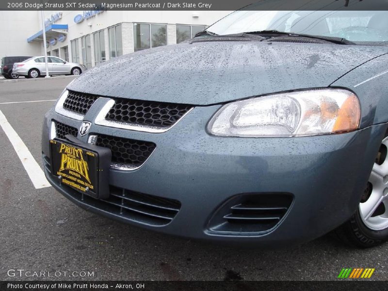 Magnesium Pearlcoat / Dark Slate Grey 2006 Dodge Stratus SXT Sedan