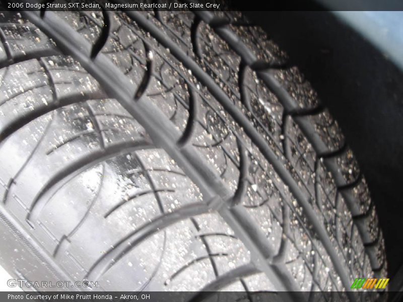 Magnesium Pearlcoat / Dark Slate Grey 2006 Dodge Stratus SXT Sedan