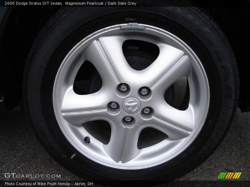 Magnesium Pearlcoat / Dark Slate Grey 2006 Dodge Stratus SXT Sedan