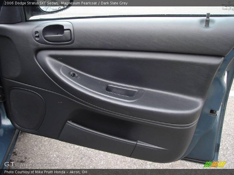Magnesium Pearlcoat / Dark Slate Grey 2006 Dodge Stratus SXT Sedan