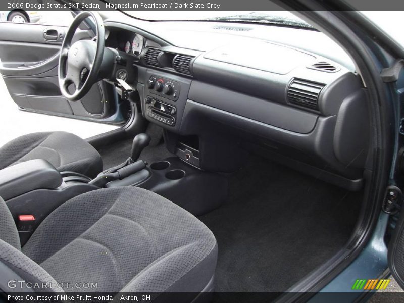 Magnesium Pearlcoat / Dark Slate Grey 2006 Dodge Stratus SXT Sedan