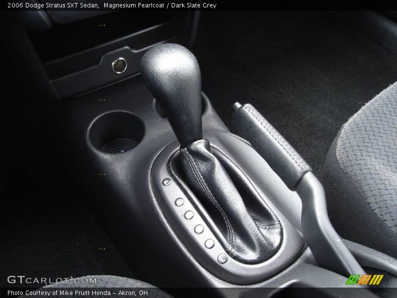 Magnesium Pearlcoat / Dark Slate Grey 2006 Dodge Stratus SXT Sedan