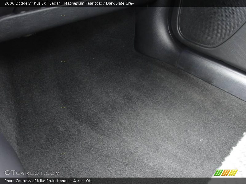 Magnesium Pearlcoat / Dark Slate Grey 2006 Dodge Stratus SXT Sedan