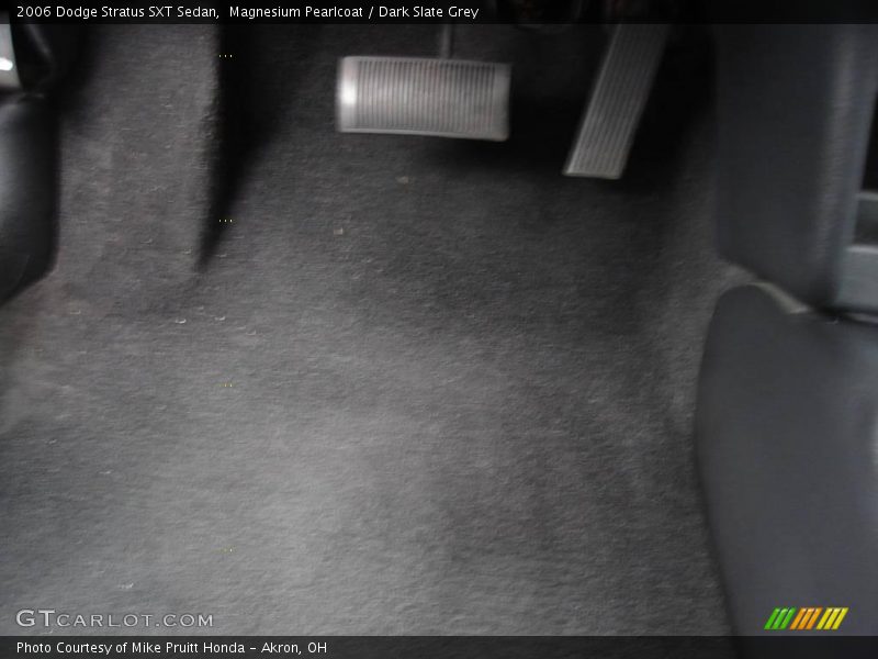 Magnesium Pearlcoat / Dark Slate Grey 2006 Dodge Stratus SXT Sedan