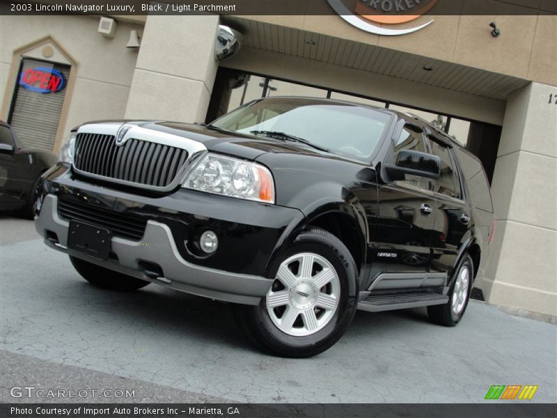 Black / Light Parchment 2003 Lincoln Navigator Luxury