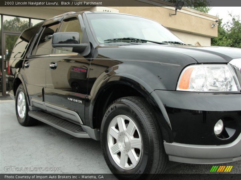 Black / Light Parchment 2003 Lincoln Navigator Luxury