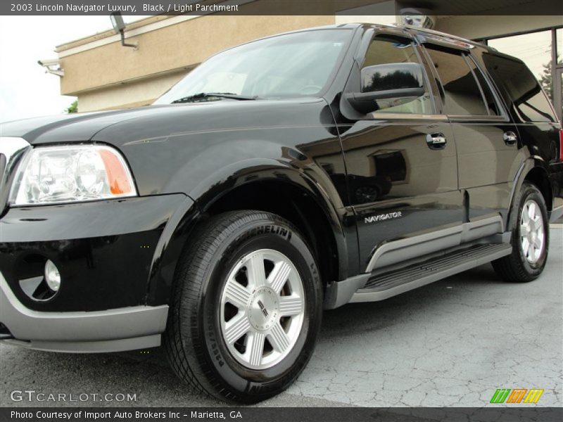 Black / Light Parchment 2003 Lincoln Navigator Luxury