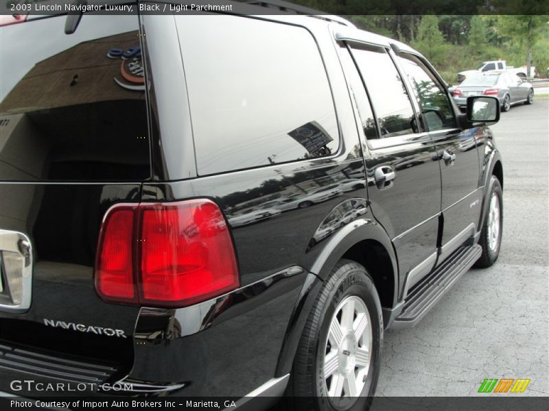 Black / Light Parchment 2003 Lincoln Navigator Luxury