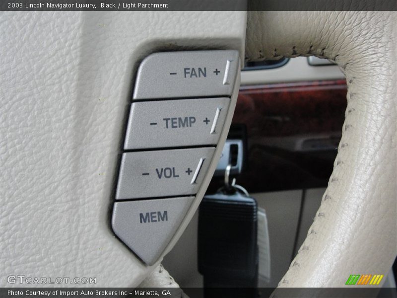 Black / Light Parchment 2003 Lincoln Navigator Luxury