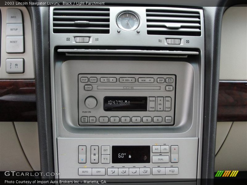 Black / Light Parchment 2003 Lincoln Navigator Luxury