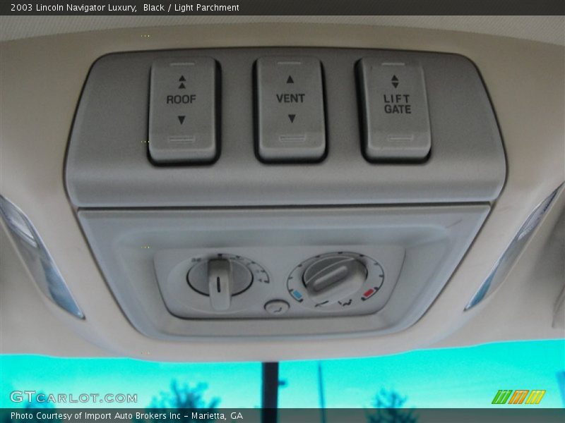 Black / Light Parchment 2003 Lincoln Navigator Luxury