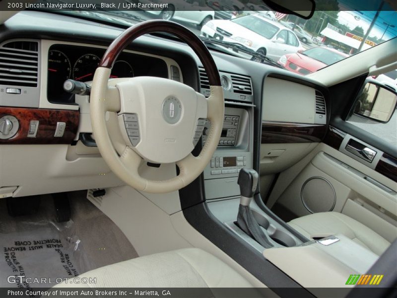 Black / Light Parchment 2003 Lincoln Navigator Luxury