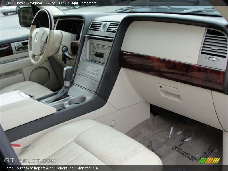 Black / Light Parchment 2003 Lincoln Navigator Luxury