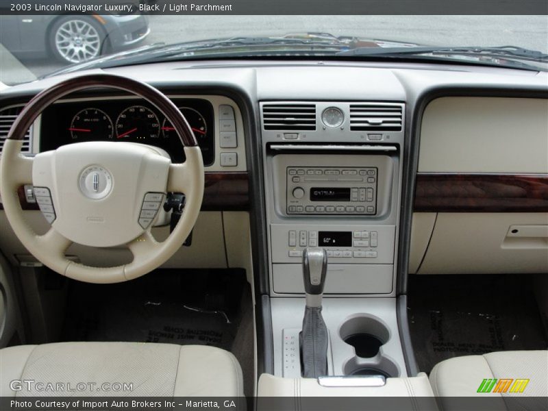 Black / Light Parchment 2003 Lincoln Navigator Luxury