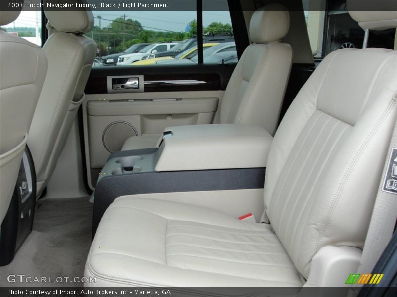 Black / Light Parchment 2003 Lincoln Navigator Luxury