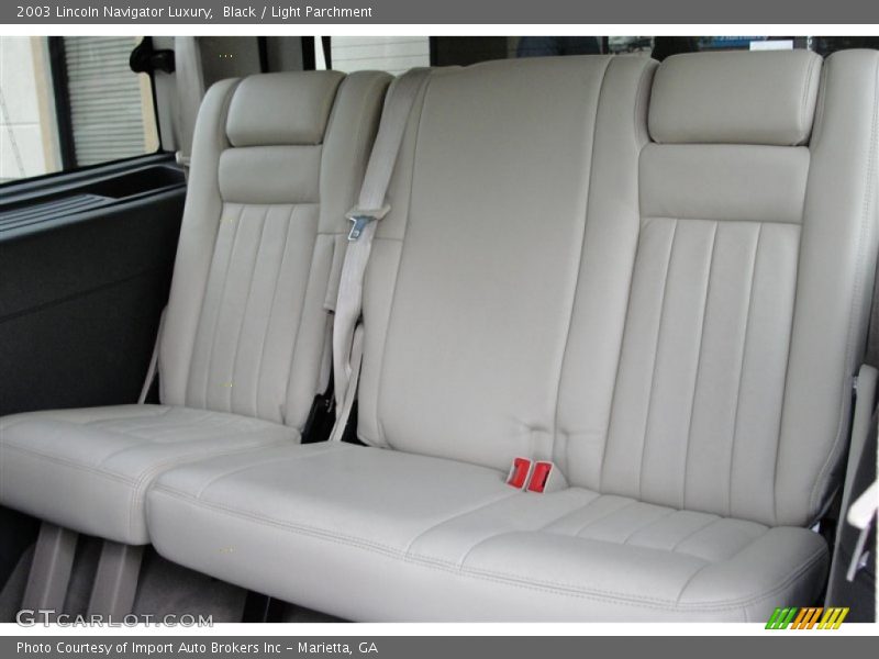 Black / Light Parchment 2003 Lincoln Navigator Luxury