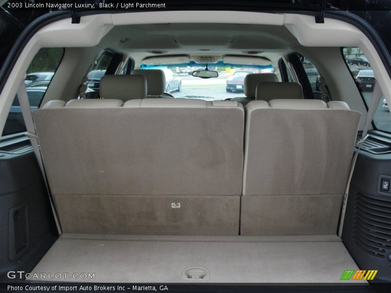 Black / Light Parchment 2003 Lincoln Navigator Luxury