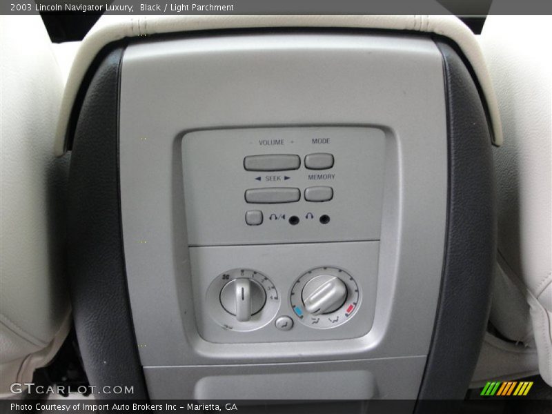 Black / Light Parchment 2003 Lincoln Navigator Luxury