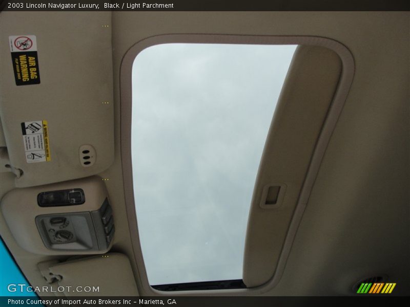 Black / Light Parchment 2003 Lincoln Navigator Luxury