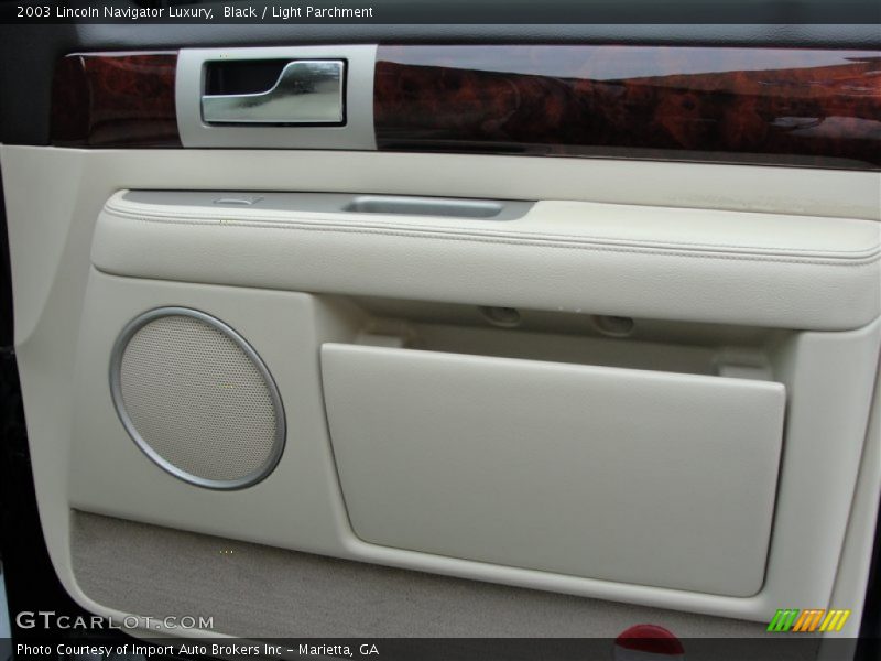 Black / Light Parchment 2003 Lincoln Navigator Luxury
