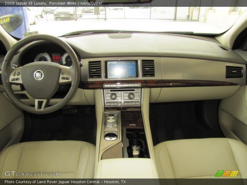 Dashboard of 2009 XF Luxury