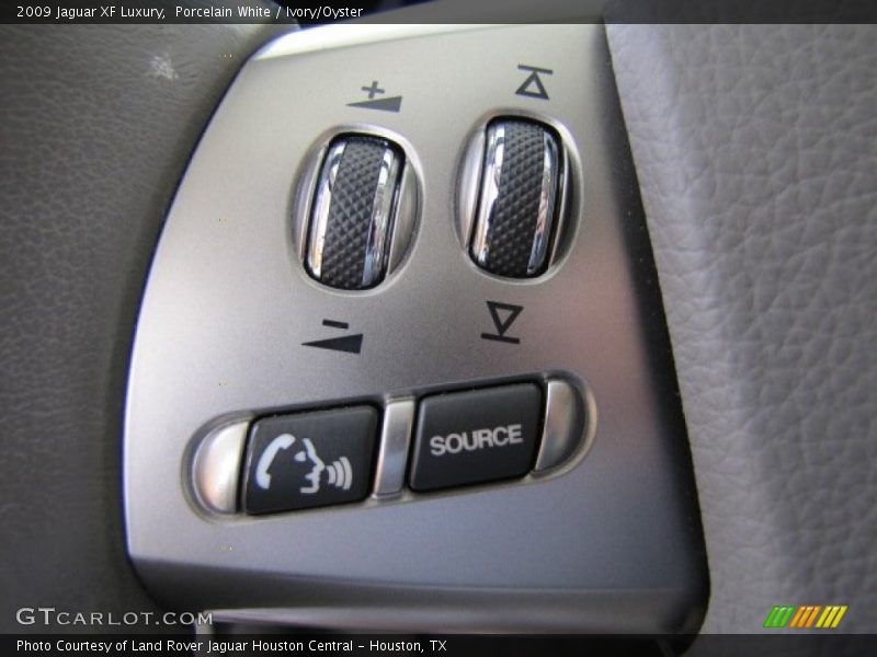 Controls of 2009 XF Luxury