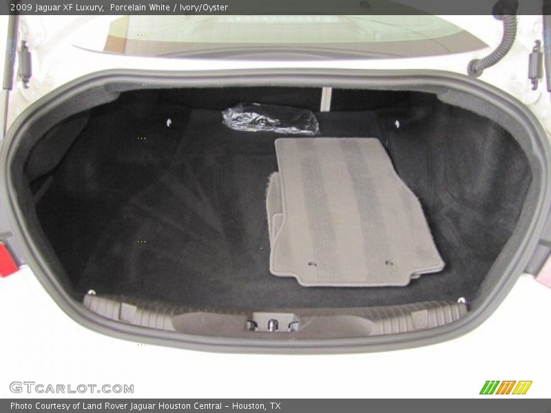  2009 XF Luxury Trunk