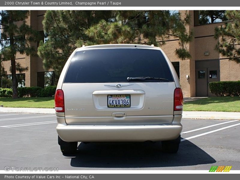 Champagne Pearl / Taupe 2000 Chrysler Town & Country Limited
