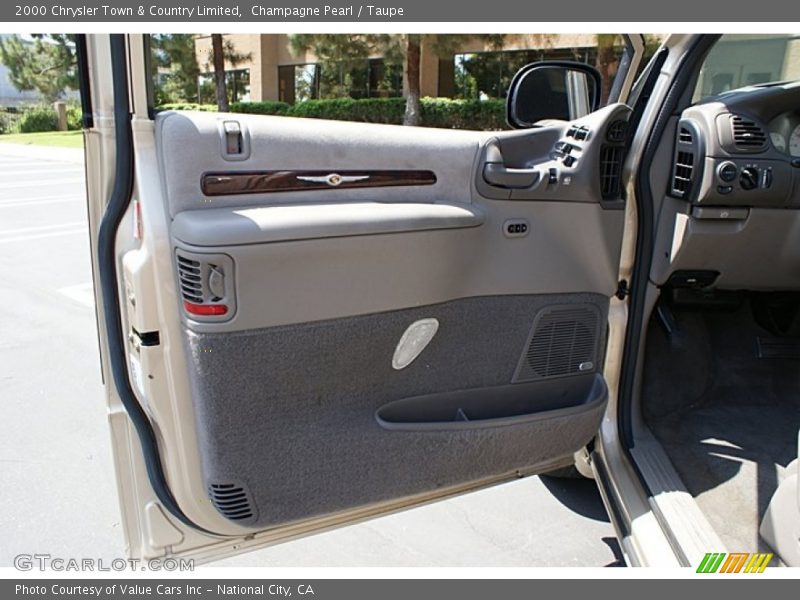 Champagne Pearl / Taupe 2000 Chrysler Town & Country Limited