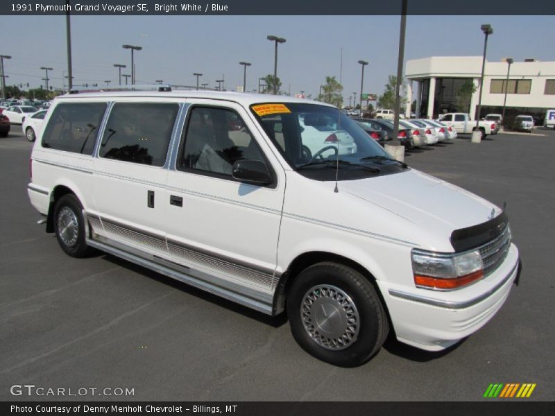 Front 3/4 View of 1991 Grand Voyager SE