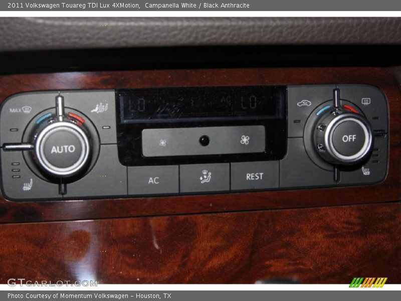 Campanella White / Black Anthracite 2011 Volkswagen Touareg TDI Lux 4XMotion