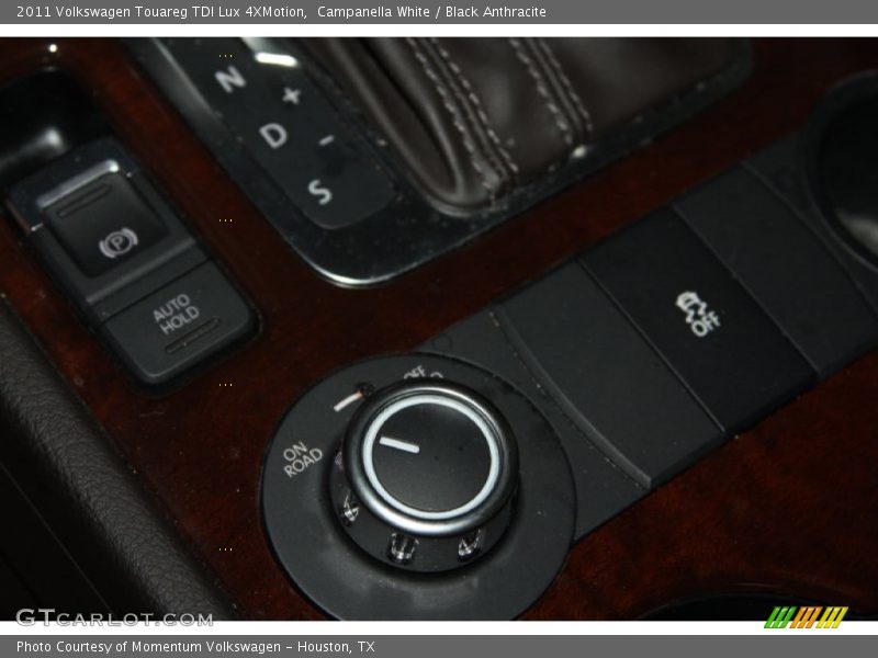 Campanella White / Black Anthracite 2011 Volkswagen Touareg TDI Lux 4XMotion