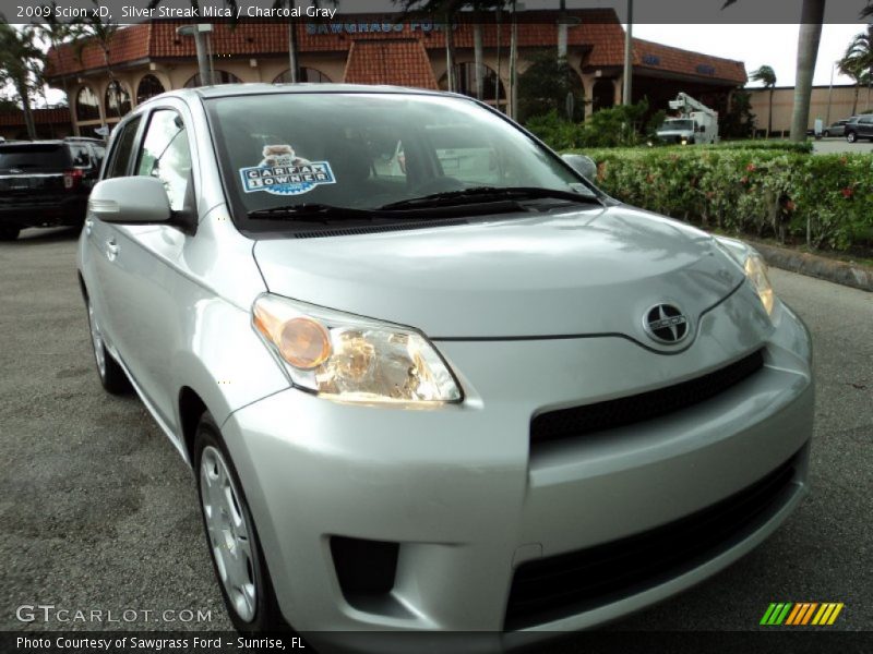 Silver Streak Mica / Charcoal Gray 2009 Scion xD