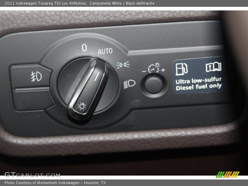 Campanella White / Black Anthracite 2011 Volkswagen Touareg TDI Lux 4XMotion