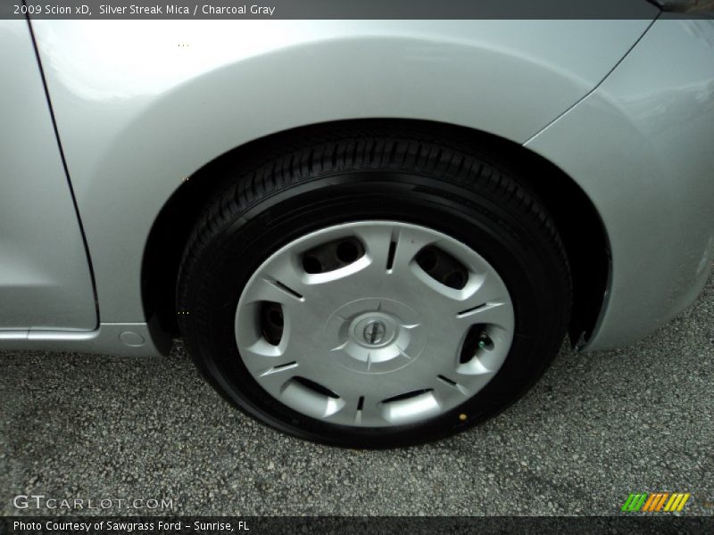 Silver Streak Mica / Charcoal Gray 2009 Scion xD