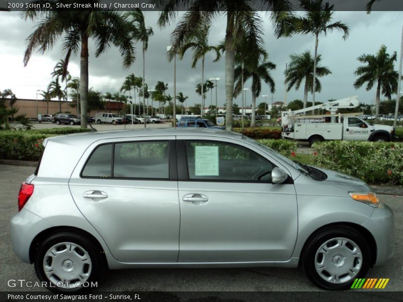 Silver Streak Mica / Charcoal Gray 2009 Scion xD