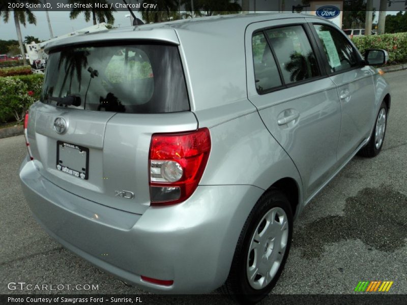 Silver Streak Mica / Charcoal Gray 2009 Scion xD