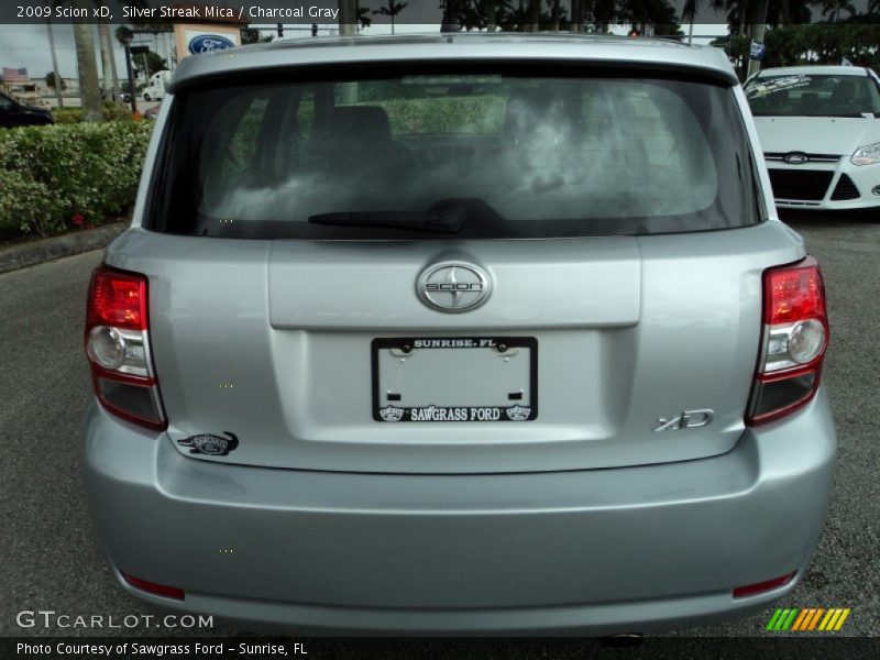 Silver Streak Mica / Charcoal Gray 2009 Scion xD